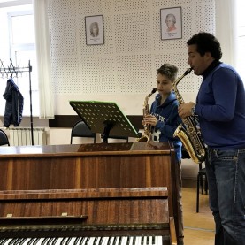 На базе филармонии прошли мастер-классы по игре на домре и саксофоне.