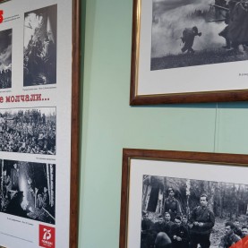 Подготовка к открытию выставок, посвящённых 75-летию Победы.